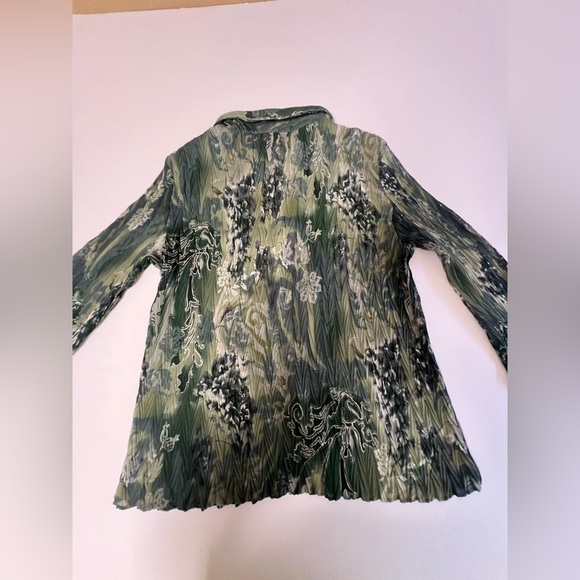 EK DESIGNS SIZE M GORGEOUS PATTERNED SHADES OF GREENS/GRAY 3/4 SLEEVE BUTTON UP - Picture 6 of 11